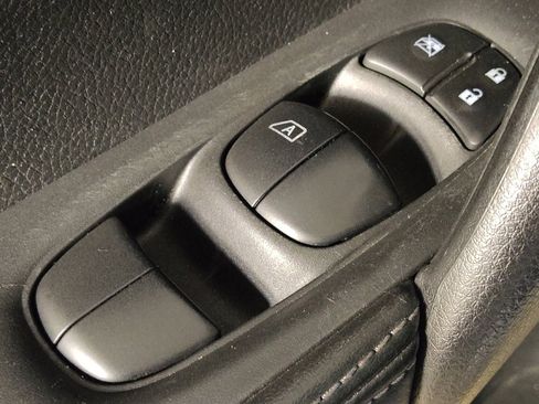 Used 2019 Nissan Rogue Sport S w/ Appearance Package image 27