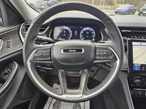 Used 2024 Jeep Grand Cherokee Limited AWD/4WD image 2