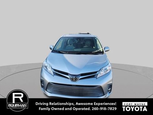 Used 2019 Toyota Sienna XLE FWD image 1