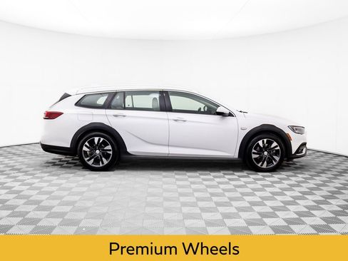 Used 2019 Buick Regal Essence w/ Driver Confidence Package I image 6