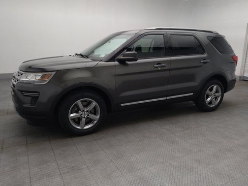 Used 2019 Ford Explorer XLT w/ Class III Trailer Tow Package FWD image 2