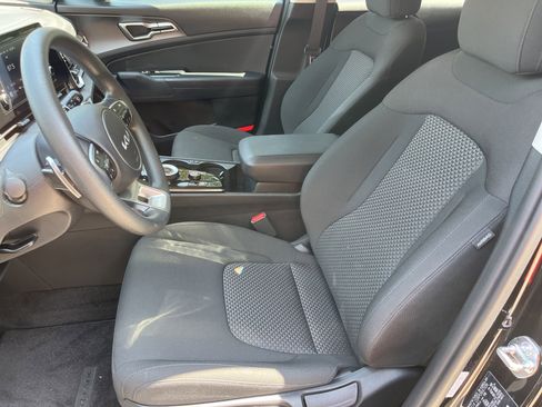 Used 2025 Kia Sportage LX image 15