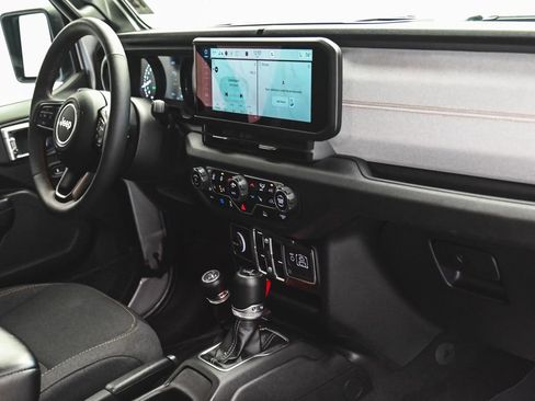 Used 2024 Jeep Wrangler Unlimited w/ Convenience Group image 33