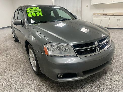 Used 2013 Dodge Avenger SXT image 3