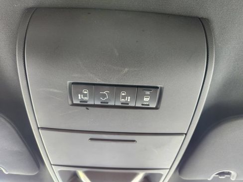 Used 2018 Dodge Grand Caravan SXT FWD image 26
