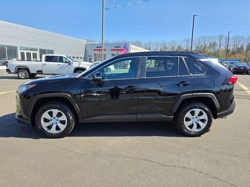 Used 2021 Toyota RAV4 LE image 4