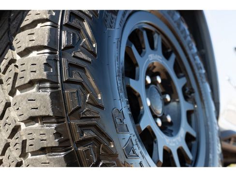 Used 2023 GMC Sierra 1500 AT4X w/ AT4X AEV Edition image 9