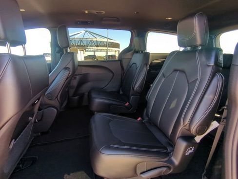 New 2026 Chrysler Pacifica Select image 17