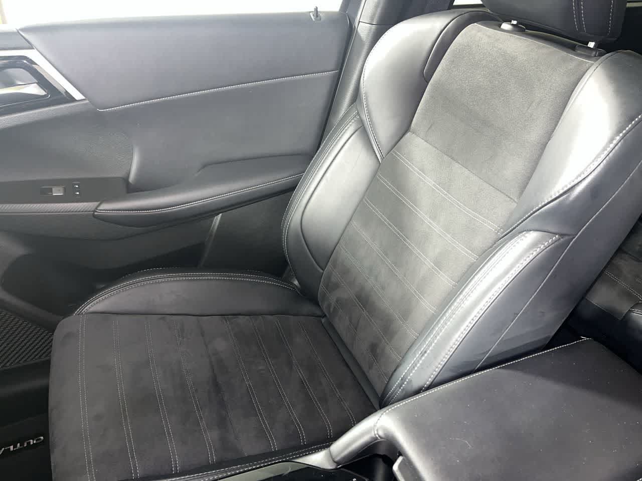 Used 2025 Mitsubishi Outlander SE AWD/4WD image 27
