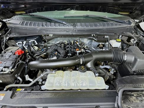 Used 2024 Ford Expedition Limited image 9