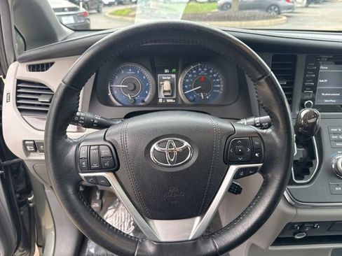 Used 2018 Toyota Sienna XLE w/ XLE Navigation Package image 16