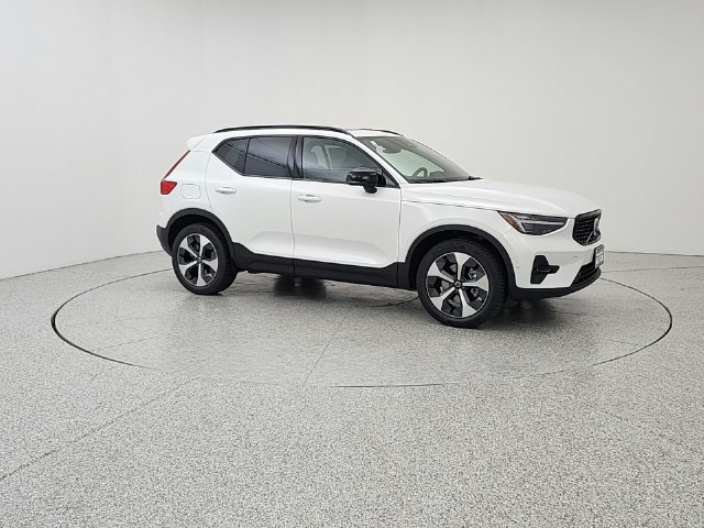 New 2026 Volvo XC40 B5 Plus w/ Protection Package Premier AWD/4WD image 3