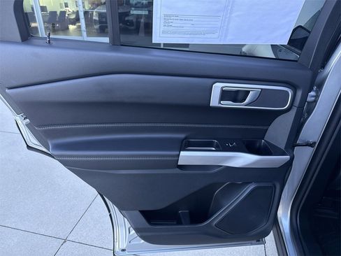 Used 2024 Ford Explorer XLT image 23