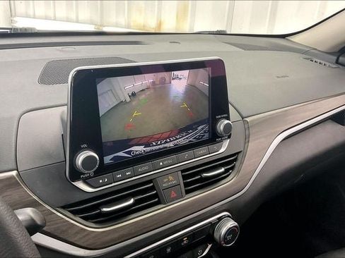 Used 2025 Nissan Altima 2.5 SV FWD image 27
