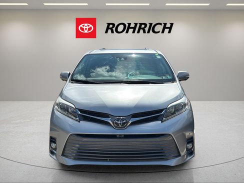 Used 2020 Toyota Sienna Limited Premium AWD/4WD image 2