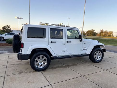 Used 2016 Jeep Wrangler Unlimited Sahara w/ Connectivity Group image 11