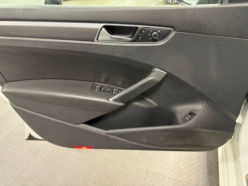 Used 2017 Volkswagen Passat 1.8T SEL Premium FWD image 8