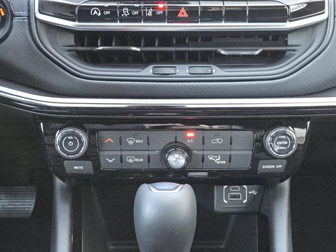 New 2026 Jeep Compass Latitude AWD/4WD image 14