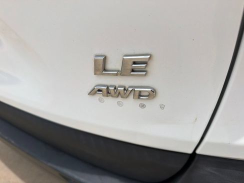 Used 2021 Toyota RAV4 LE AWD/4WD image 11
