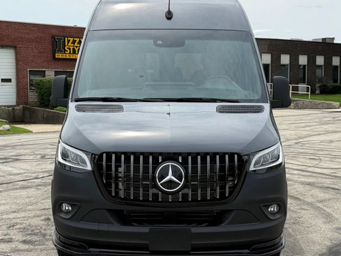 Used 2023 Mercedes-Benz Sprinter 2500 image 2