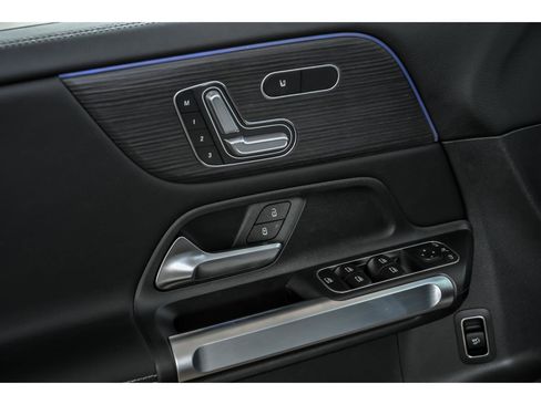 New 2026 Mercedes-Benz GLB 250 4MATIC image 5