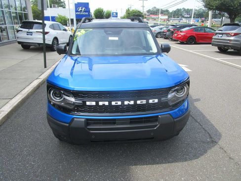 Used 2025 Ford Bronco Sport Outer Banks w/ Outer Banks Tech Package+ AWD/4WD image 3