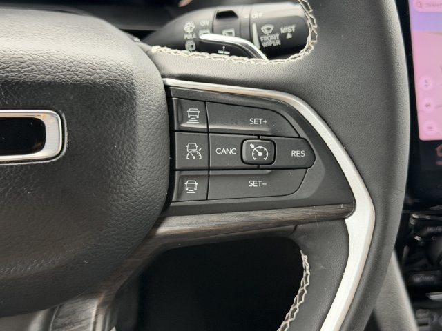 Used 2024 Jeep Grand Cherokee Limited w/ Black Appearance Package AWD/4WD image 21