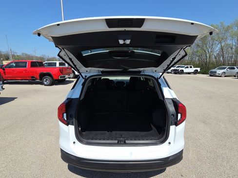 Used 2023 GMC Terrain SLE image 31