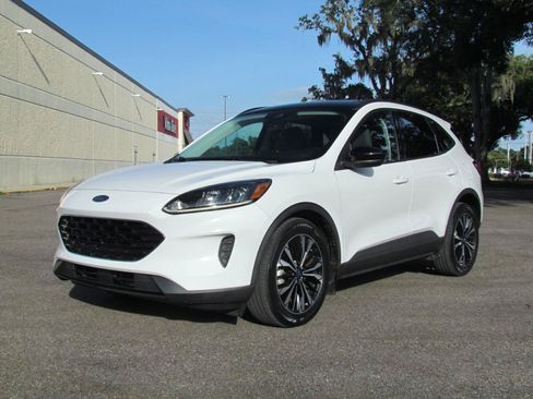 Used 2022 Ford Escape SE w/ SE Sport Appearance Package FWD image 2