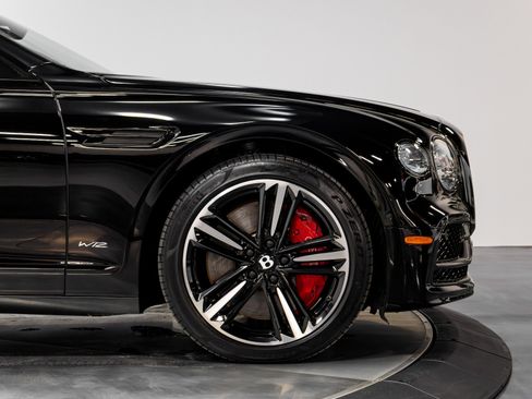 Used 2021 Bentley Flying Spur W12 image 19