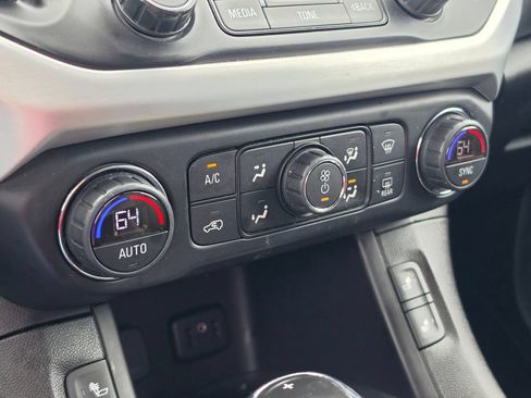 Used 2019 GMC Acadia SLT AWD/4WD image 24