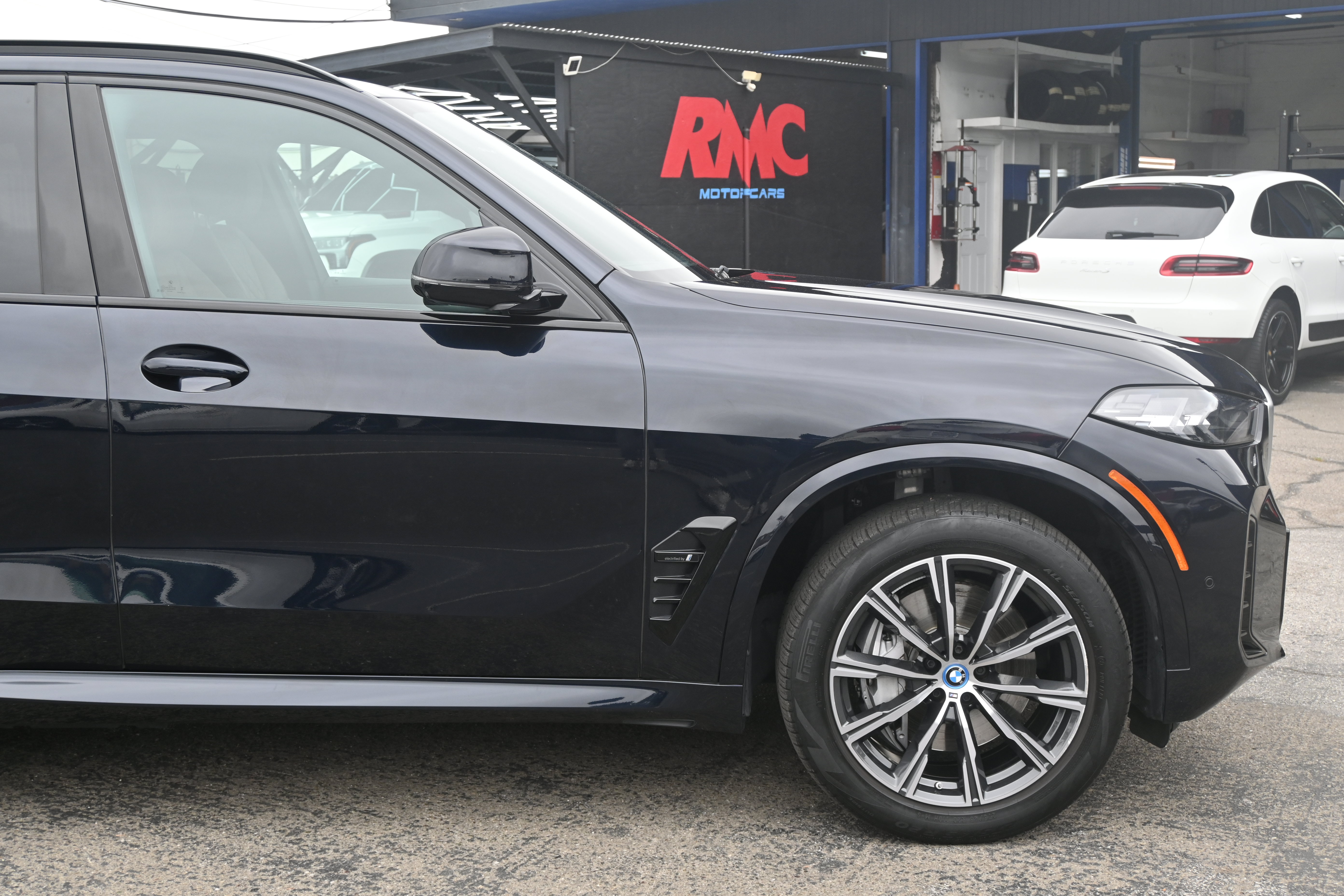 Used 2024 BMW X5 xDrive50e w/ M Sport Package AWD/4WD image 13