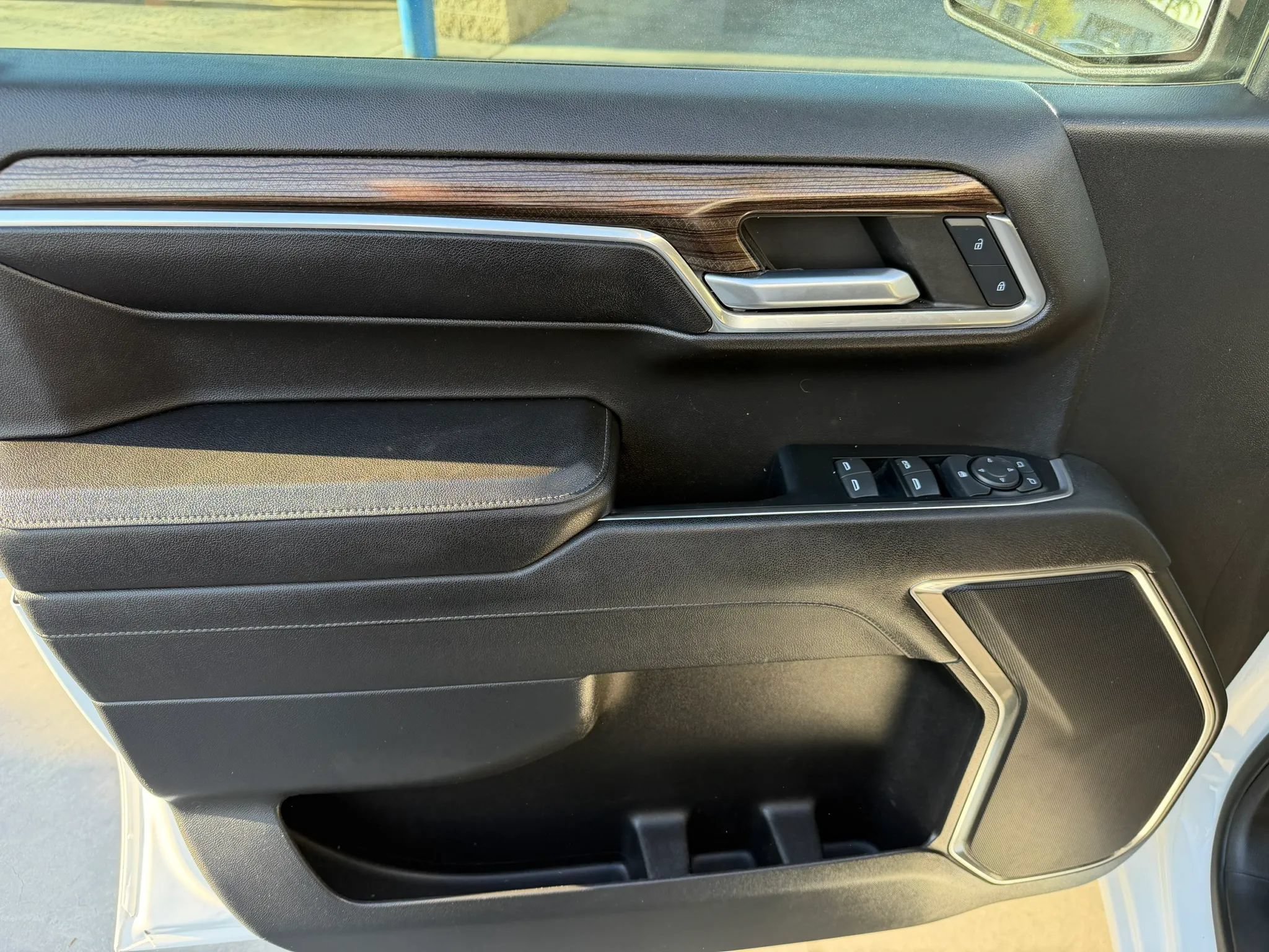 Used 2023 Chevrolet Silverado 1500 LT AWD/4WD image 18