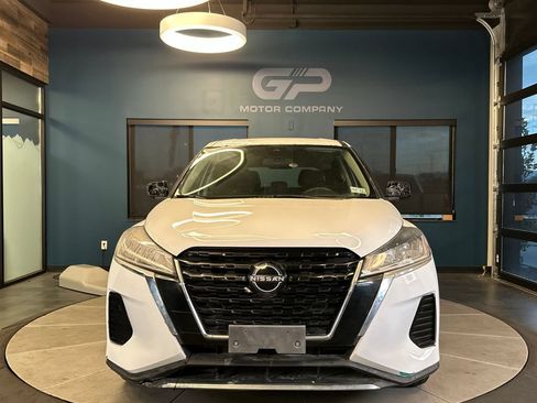 Used 2022 Nissan Kicks S FWD image 8