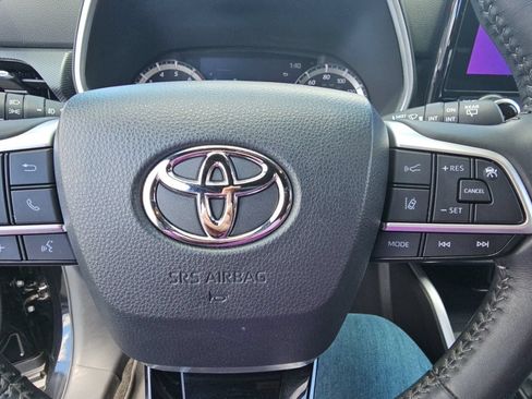 Used 2023 Toyota Highlander XSE AWD/4WD image 12