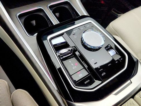 Used 2023 BMW 760i xDrive image 16