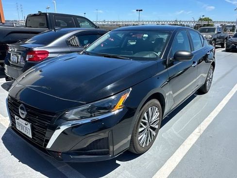 Used 2025 Nissan Altima 2.5 SV AWD/4WD image 2
