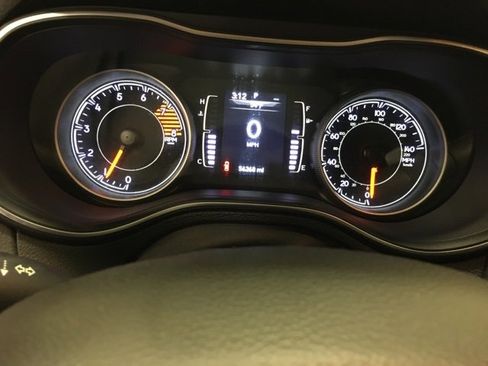 Used 2020 Jeep Cherokee Latitude Lux w/ Comfort/Convenience Group image 26