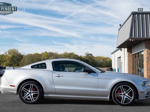 Used 2014 Ford Mustang Coupe image 2