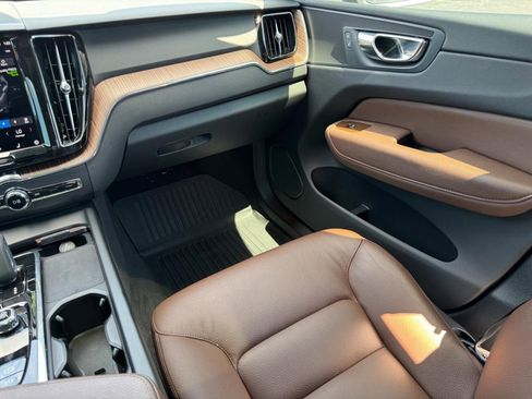 Used 2022 Volvo XC60 B5 Momentum w/ Advanced Package image 15