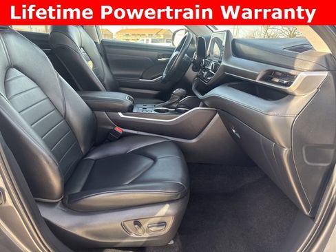 Used 2024 Toyota Highlander XLE image 18