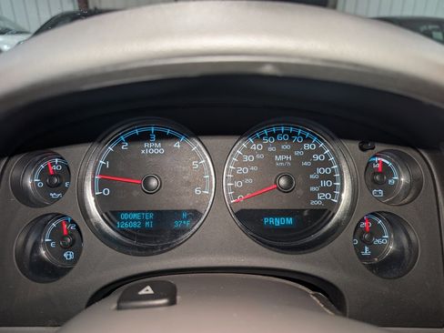 Used 2011 Chevrolet Tahoe LT image 2