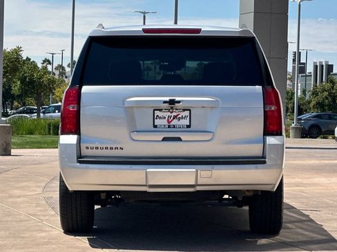 Used 2018 Chevrolet Suburban LT w/ Luxury Package AWD/4WD image 5