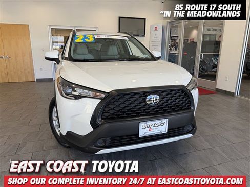 Certified 2023 Toyota Corolla Cross LE AWD/4WD image 1