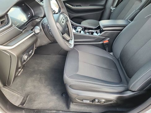 Certified 2023 Jeep Grand Cherokee L Laredo image 7