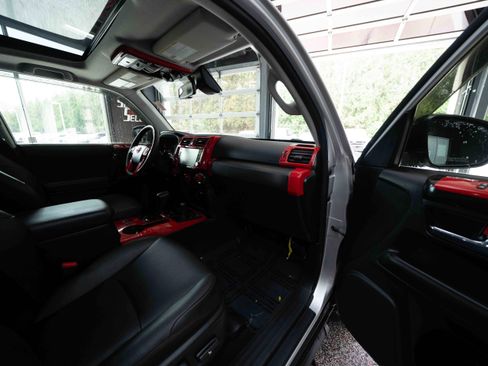 Used 2020 Toyota 4Runner Venture w/ Moonroof Package AWD/4WD image 26