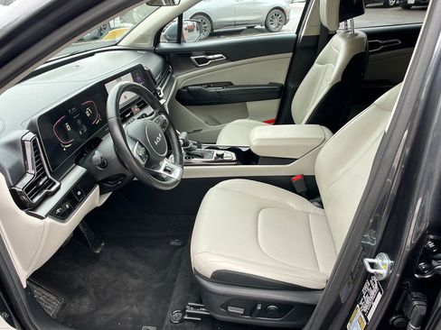 Used 2023 Kia Sportage EX image 9