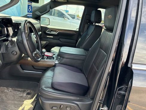 Used 2023 Chevrolet Silverado 1500 High Country w/ Z71 Off-Road Package AWD/4WD image 8