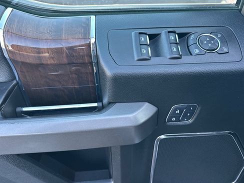 Used 2017 Ford F150 Platinum w/ Equipment Group 701A Luxury AWD/4WD image 12
