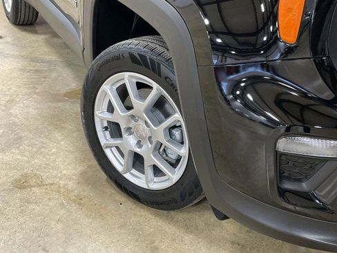 Used 2023 Jeep Renegade Latitude image 11